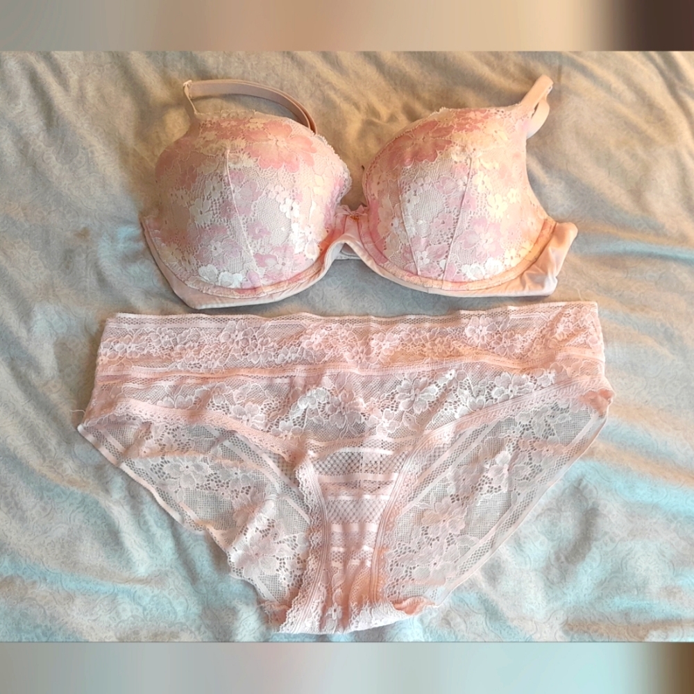 VICTORIAS SECRET Lace Pink Bra and Panty Set